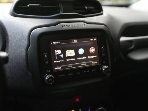 Used 2016 Jeep Renegade Latitude image 14