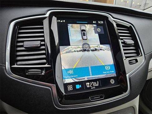 Certified 2024 Volvo XC90 T8 Ultimate w/ Protection Package Premier image 28