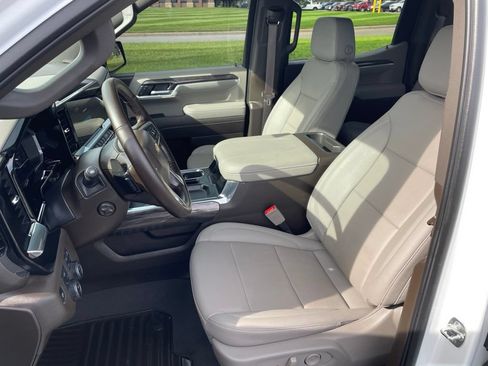 Used 2025 Chevrolet Silverado 1500 LTZ w/ LTZ Convenience Package II AWD/4WD image 9