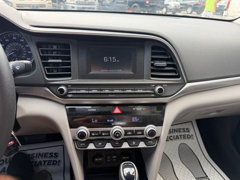 Used 2020 Hyundai Elantra SE w/ Cargo Package (C1) FWD image 12