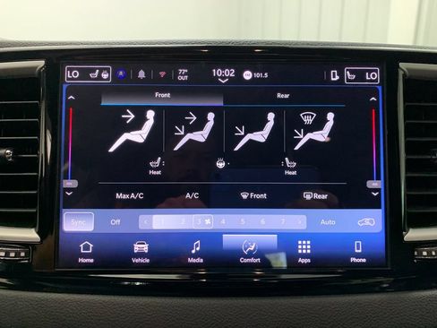 Used 2025 Chrysler Pacifica Select FWD image 29
