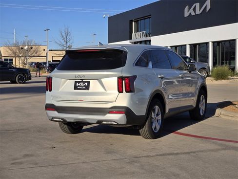 New 2026 Kia Sorento LX image 4