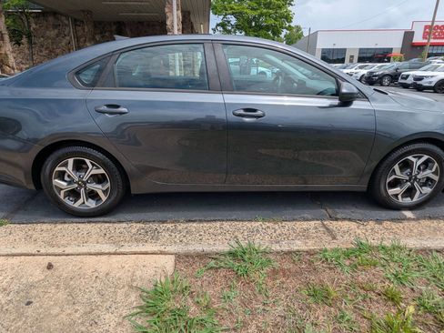 Used 2019 Kia Forte LXS FWD image 8