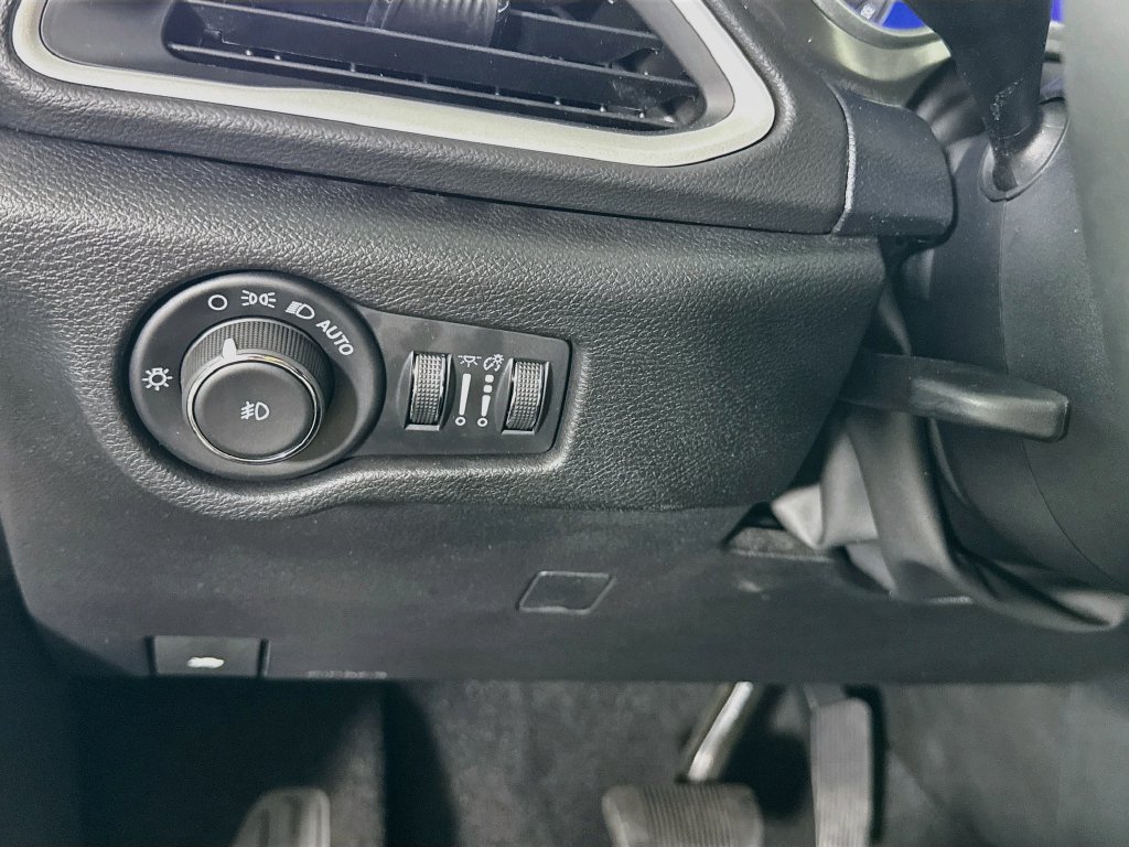 Used 2025 Chrysler Pacifica Select FWD image 20