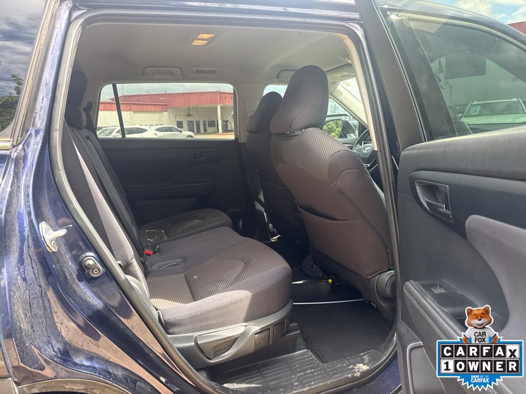 Used 2021 Toyota Highlander LE FWD image 28
