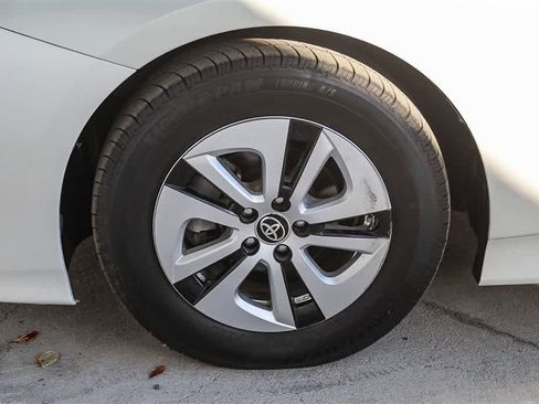 Used 2016 Toyota Prius Three image 7