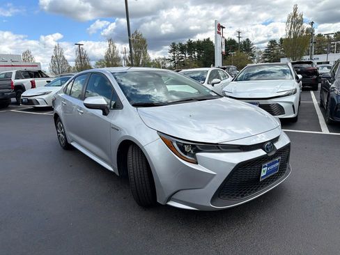 Used 2021 Toyota Corolla LE FWD image 3