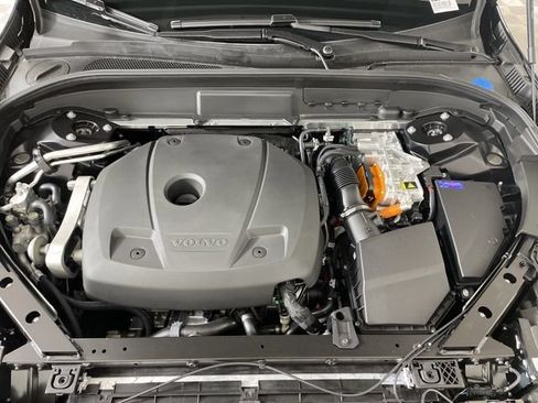 Certified 2025 Volvo XC60 T8 Plus w/ Protection Package Premier AWD/4WD image 46