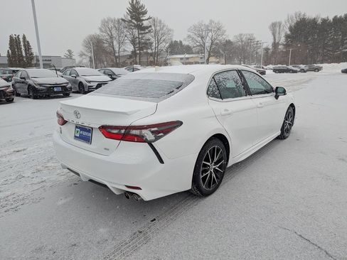 Used 2023 Toyota Camry SE image 6