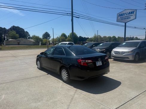 Used 2012 Toyota Camry LE image 5