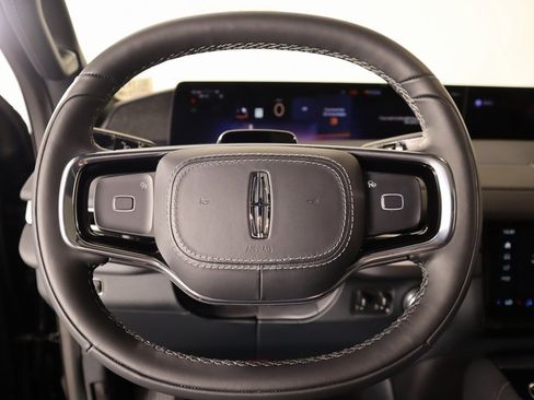 New 2025 Lincoln Navigator Reserve w/ Jet Appearance Package image 4