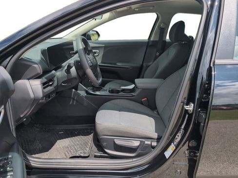 Used 2025 Kia K4 LXS FWD image 8