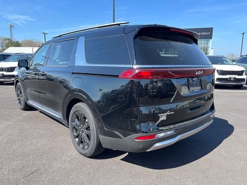 Used 2023 Kia Carnival SX image 3