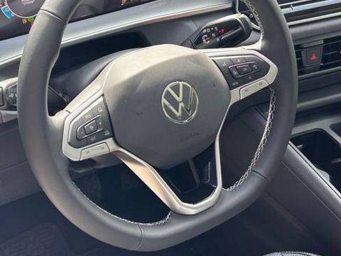 New 2026 Volkswagen Tiguan SE image 8