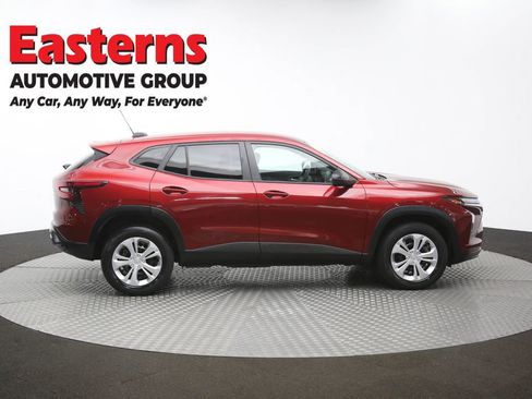 Used 2024 Chevrolet Trax LS FWD image 44