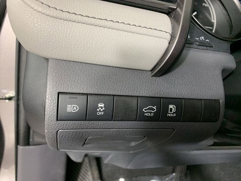 Used 2022 Toyota Camry SE FWD image 18