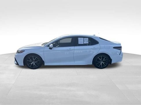 Used 2023 Toyota Camry SE FWD image 2