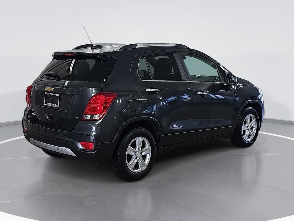 Used 2017 Chevrolet Trax LT w/ Sun & Sound Package FWD image 3