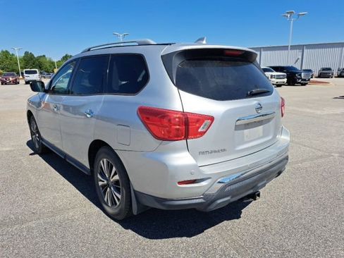 Used 2019 Nissan Pathfinder S FWD image 6