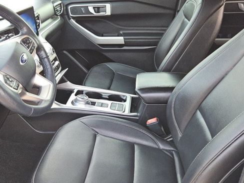 Used 2020 Ford Explorer XLT w/ Equipment Group 202A RWD image 13