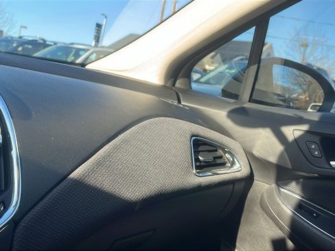 Used 2017 Chevrolet Cruze LT image 20