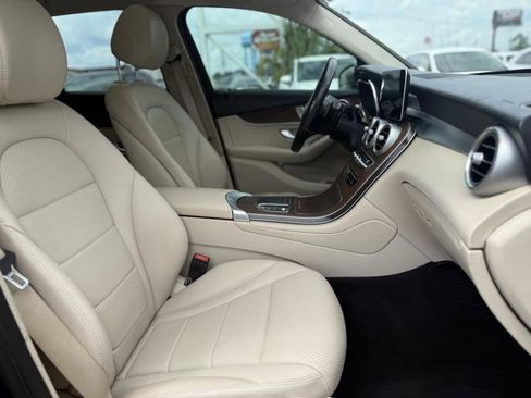 Used 2022 Mercedes-Benz GLC 300 4MATIC w/ Premium Package Lite image 20