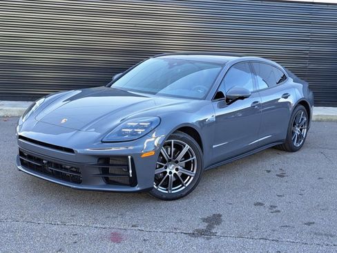 Used 2025 Porsche Panamera 4 image 1
