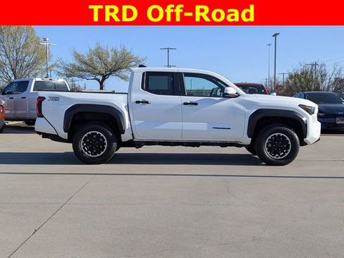 Used 2025 Toyota Tacoma TRD Off-Road AWD/4WD image 4