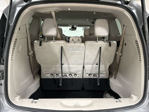 Used 2021 Chrysler Pacifica Touring-L FWD image 24
