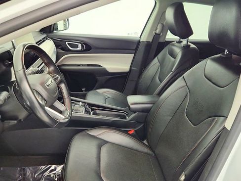 Used 2022 Jeep Compass Limited image 19