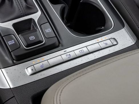 Used 2024 Kia Carnival LX FWD image 21