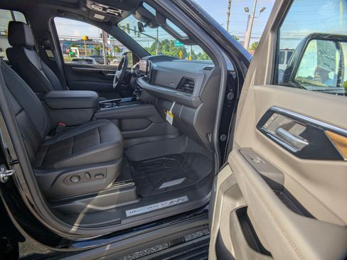 New 2026 Chevrolet Tahoe High Country AWD/4WD image 10