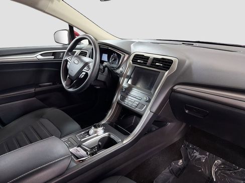 Used 2020 Ford Fusion SE FWD image 30