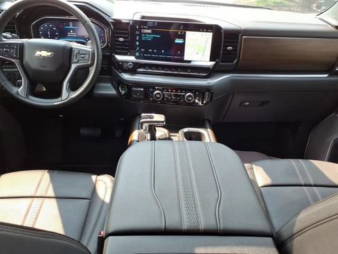 Used 2024 Chevrolet Silverado 1500 High Country w/ High Country Premium Package AWD/4WD image 17