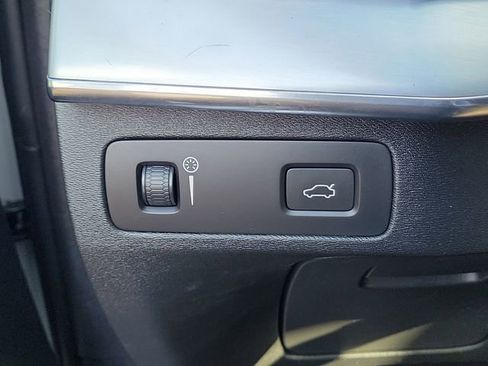 Used 2018 Volvo XC90 T5 Momentum image 22