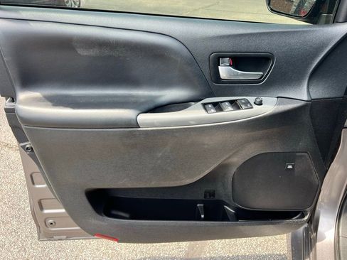 Used 2020 Toyota Sienna SE Premium image 29