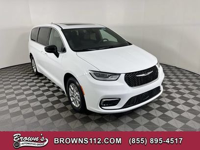 New 2026 Chrysler Pacifica Select