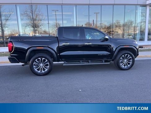Used 2023 GMC Canyon Denali image 9