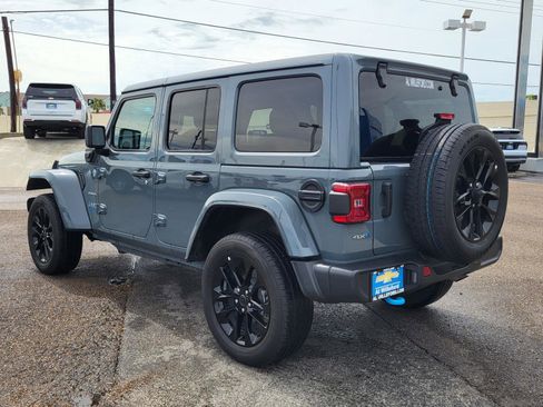Used 2024 Jeep Wrangler Unlimited Sahara AWD/4WD image 3