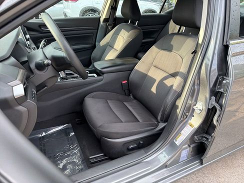 Used 2024 Nissan Altima 2.5 SV FWD image 30