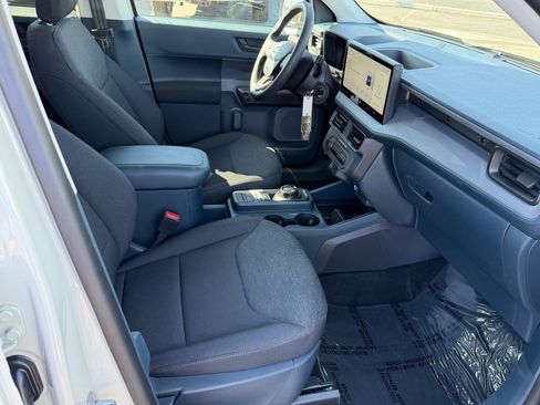 Used 2025 Ford Maverick XL w/ Equipment Group 102A AWD/4WD image 18