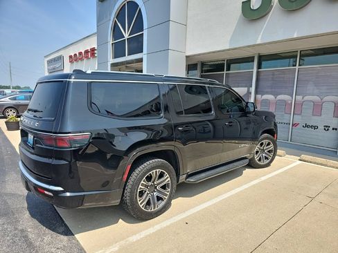 Used 2023 Jeep Wagoneer 4WD w/ Premium Group I image 5
