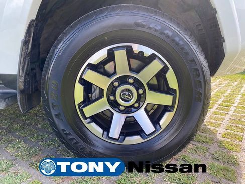 Used 2024 Toyota 4Runner TRD Off-Road Premium image 9