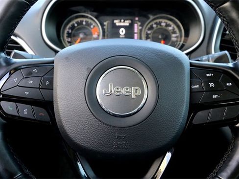 Used 2021 Jeep Cherokee Latitude Plus image 12