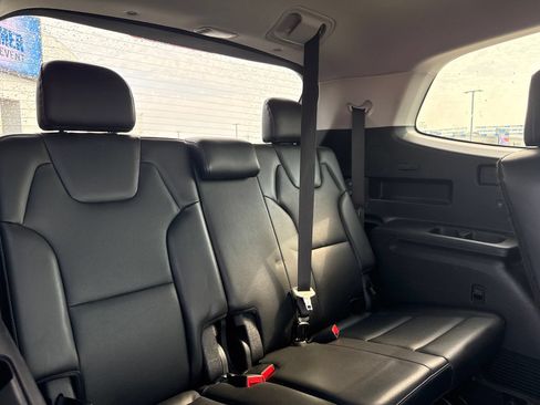 Used 2025 Kia Telluride S FWD image 9