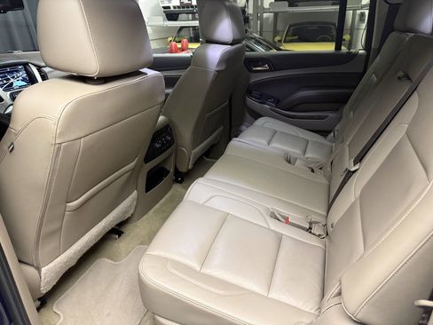 Used 2018 Chevrolet Suburban LT w/ LT Signature Package image 19
