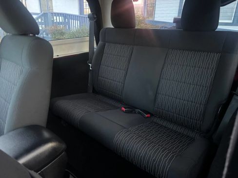 Used 2012 Jeep Wrangler Sahara image 11