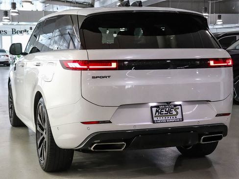 Used 2025 Land Rover Range Rover Sport Dynamic SE AWD/4WD image 2