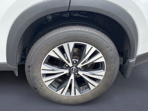Used 2023 Nissan Rogue SV FWD image 6