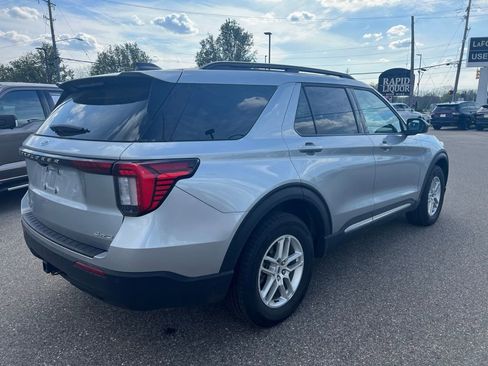 Used 2025 Ford Explorer Active AWD/4WD image 6
